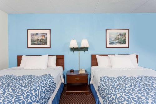Hamilton Inn - image 12