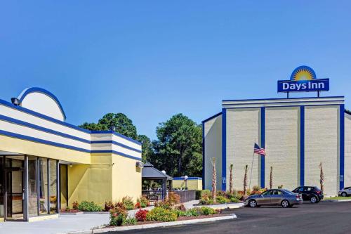 Days Inn by Wyndham Norfolk Military Circle – Norfolk, VA