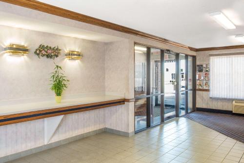 Days Inn by Wyndham Pontoon Beach in Pontoon Beach, USA