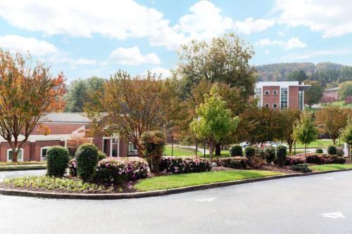 Days Inn by Wyndham Dahlonega