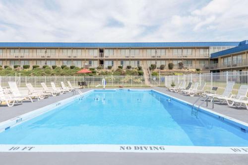 Days Inn by Wyndham St Clairsville in Saint Clairsville, USA