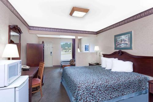 Days Inn by Wyndham Morristown