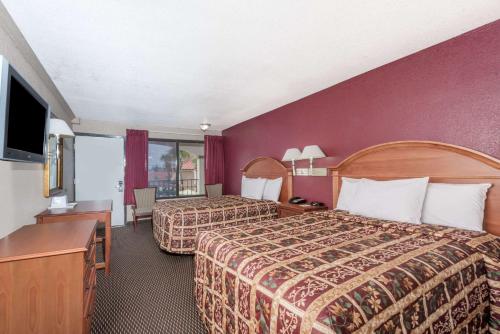Days Inn by Wyndham San Antonio Splashtown/ATT Center - image 5