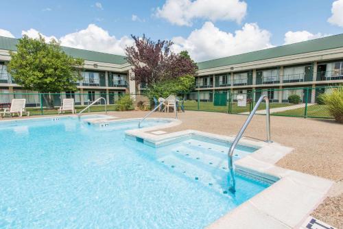 Days Inn by Wyndham Elizabethtown