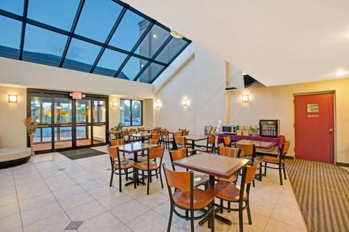 Days Inn by Wyndham Parsippany