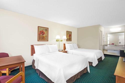 Double Room with Two Double Beds - Smoking