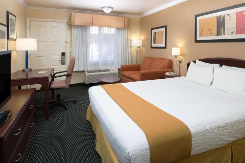 Days Inn by Wyndham Pinole Berkeley - Tap to explore photos