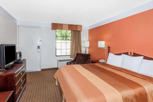 Days Inn by Wyndham Dalton in Dalton, USA
