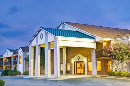 Days Inn by Wyndham Mooresville Lake Norman, Mooresville
