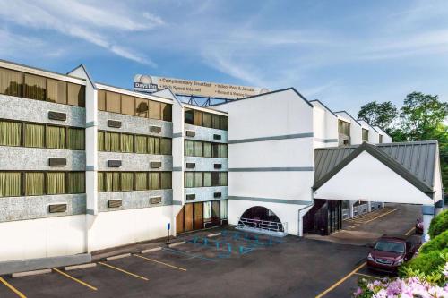 Days Inn by Wyndham Scranton PA in Dickson City, USA