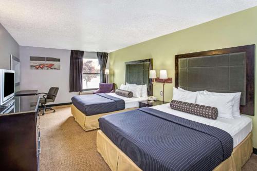 Days Inn by Wyndham Great Lakes - N. Chicago