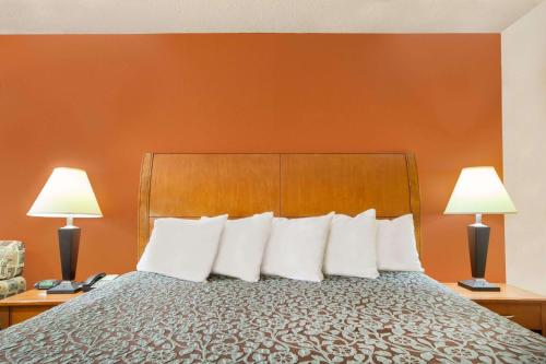 Days Inn by Wyndham Centerville - image 8