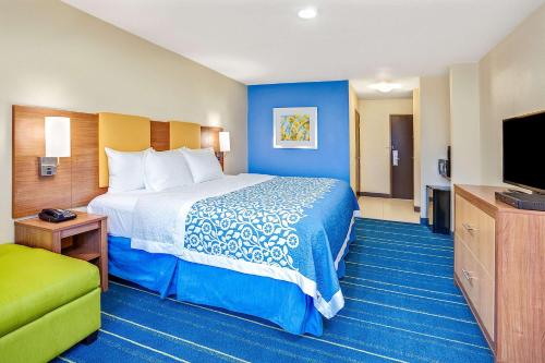 Arya Inn & Suites Days Inn North Dallas/Farmers Branch is conveniently located in the popular Farmers Branch area. Offering a variety of facilities and services, the hotel provides all you need for a good nights sleep
