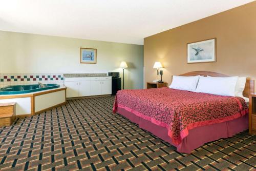 Days Inn by Wyndham Paxton - image 4