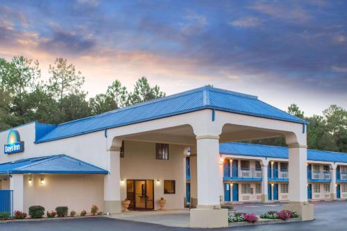 Days Inn by Wyndham Picayune - main image