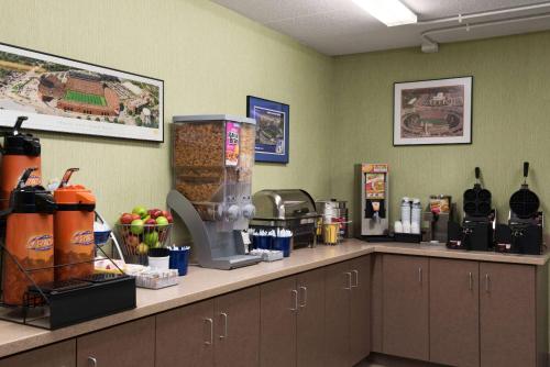 Days Hotel by Wyndham University Ave SE in Minneapolis, USA