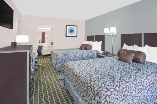 Queen Room with Two Queen Beds - Non-Smoking