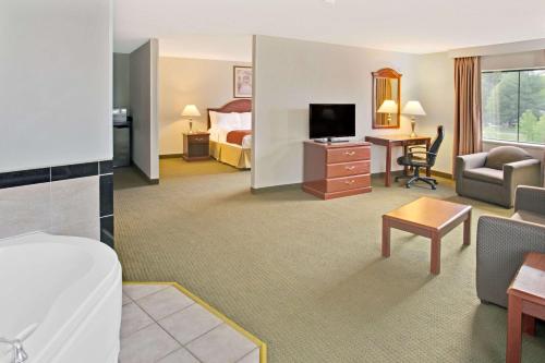 Deluxe Business King Room - Non-Smoking