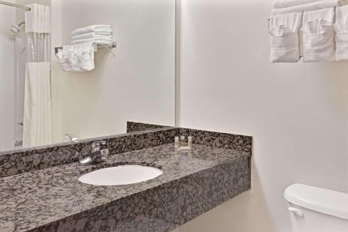 Days Inn & Suites by Wyndham Laurel Near Fort Meade in Laurel, USA