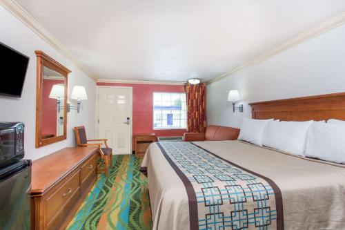 Days Inn by Wyndham Virginia Beach Town Center - image 5