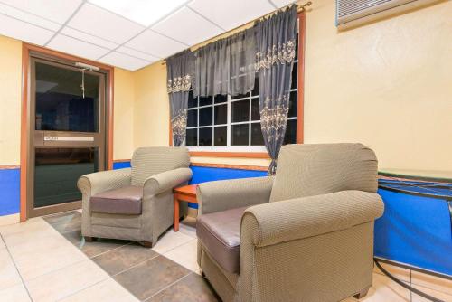 Days Inn by Wyndham Great Bend - image 9
