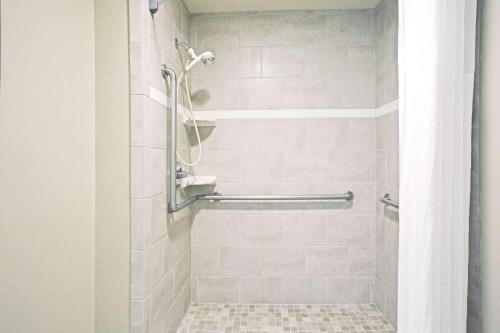 Days Inn by Wyndham Virginia Beach At The Beach - image 11