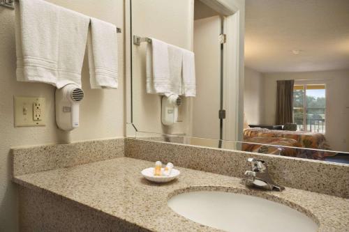 Double Room with Two Double Beds - Smoking