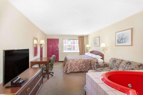 Days Inn & Suites by Wyndham Bentonville in Bentonville, USA