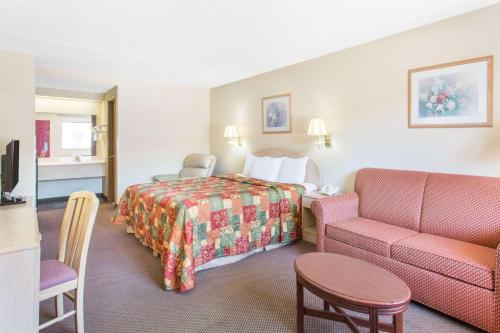 Days Inn & Suites by Wyndham Bentonville in Bentonville, USA