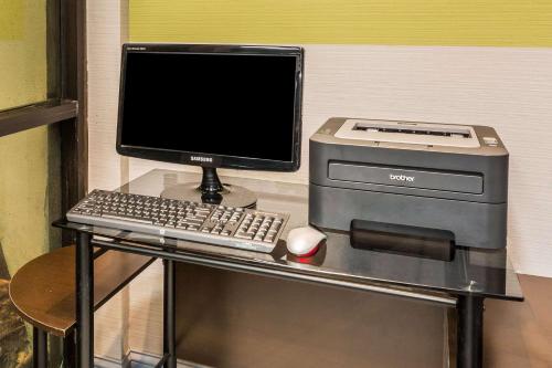 Days Inn by Wyndham Virginia Beach At The Beach - image 2