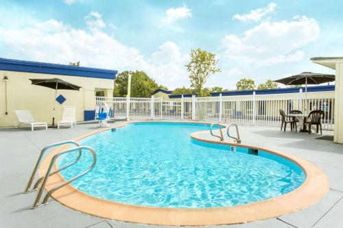 Days Inn by Wyndham Virginia Beach Town Center - image 2