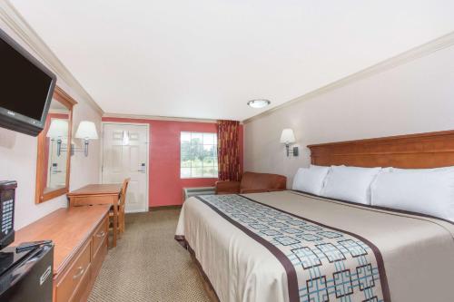 Days Inn by Wyndham Virginia Beach Town Center - image 3