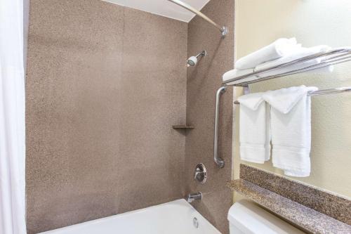 Days Inn by Wyndham Carlsbad in Carlsbad, USA