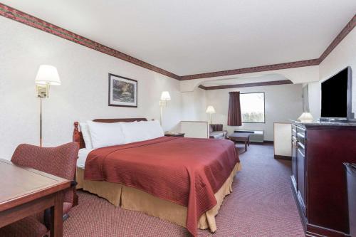 Days Inn by Wyndham Royston - image 9