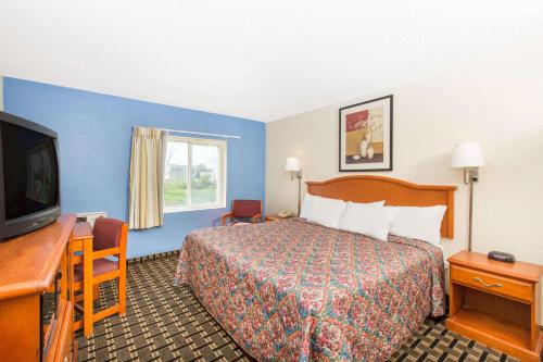 Days Inn by Wyndham Effingham image 29