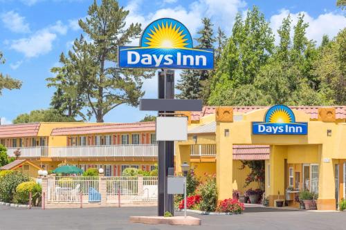 Days Inn by Wyndham King City - image 7