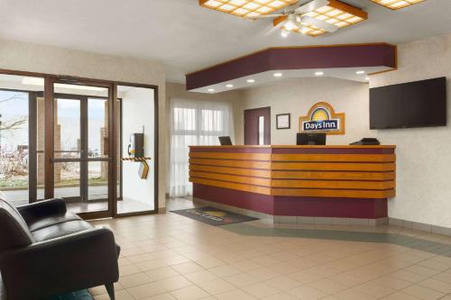 Vestíbulo, Days Inn by Wyndham Trois-Rivieres in Trois-Rivieres (QC)