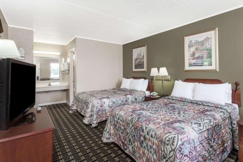 Days Inn by Wyndham Lenoir City - image 7