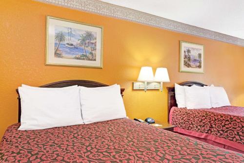 Sunset Inn Daytona Beach - image 4