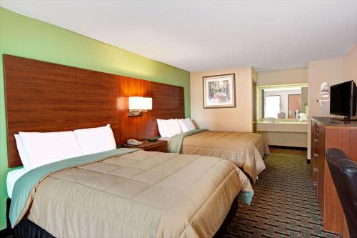 Days Inn by Wyndham Conover-Hickory - image 2