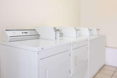 Days Inn & Suites by Wyndham Marshall Days Inn & Suites by Wyndham Marshall