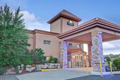 Days Inn by Wyndham Ridgefield NJ - image 2