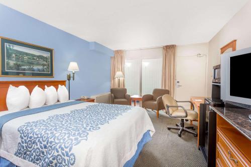 Days Inn by Wyndham Cedar Falls- University Plaza