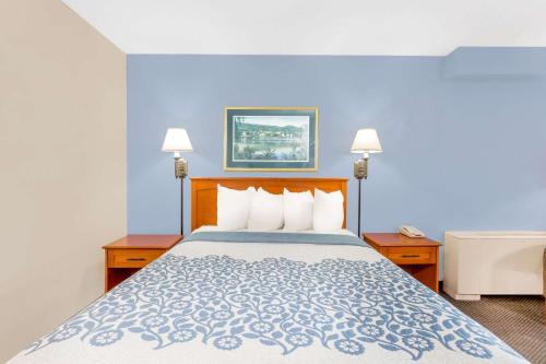 Days Inn by Wyndham Cedar Falls- University Plaza