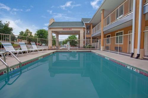 Days Inn by Wyndham Marietta White Water in Marietta, USA