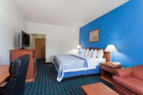 Days Inn & Suites by Wyndham Cambridge