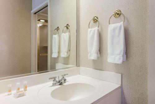 Days Inn by Wyndham Yadkinville in Yadkinville, USA