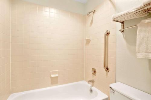 Days Inn by Wyndham Seattle South Tukwila - image 10
