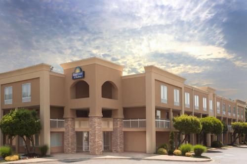 Days Inn by Wyndham Greenville - Accommodation