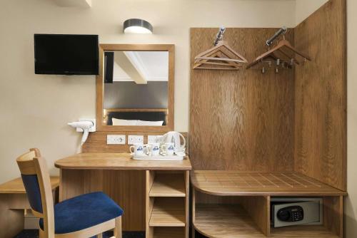 Days Inn Hyde Park - image 5